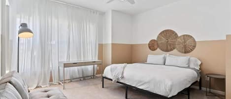 4 habitaciones, escritorio, tabla de planchar con plancha y wifi gratis