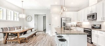 Luxe at Le Beach | Sleeps 12, Spacious, WIFI, TV