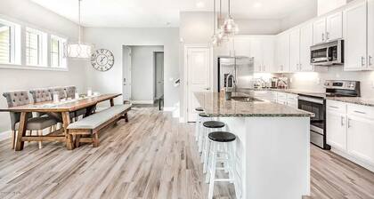 Luxe at Le Beach | Sleeps 12, Spacious, WIFI, TV
