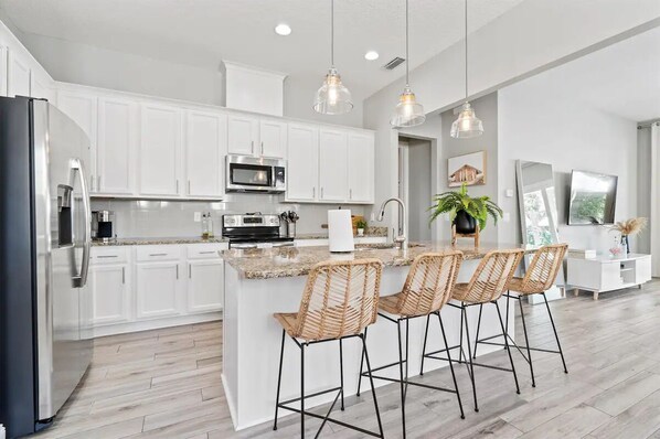 Fridge, microwave, oven, stovetop - Northeast Florida Retreat (Jacksonville Beach)