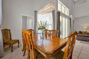 Dining - Windsor Palms Resort: Private Pool & Game Room (Kissimmee)