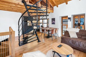 TV - Pilànous Residence - E-Alpine Suite - Swiss Alps (Haute-Nendaz)