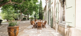 Mas Provençal 10 Chambres 20 Personnes à Maillane, Jardin de 4000 m², Piscine