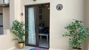 Unclassified image, 5 of 20, button - Chic Stylish Spacious Apt Poolside, Smarttv & Wifi (Hurghada)