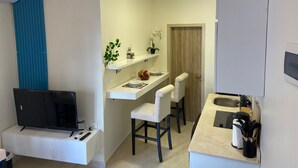 Unclassified image, 3 of 20, button - Chic Stylish Spacious Apt Poolside, Smarttv & Wifi (Hurghada)