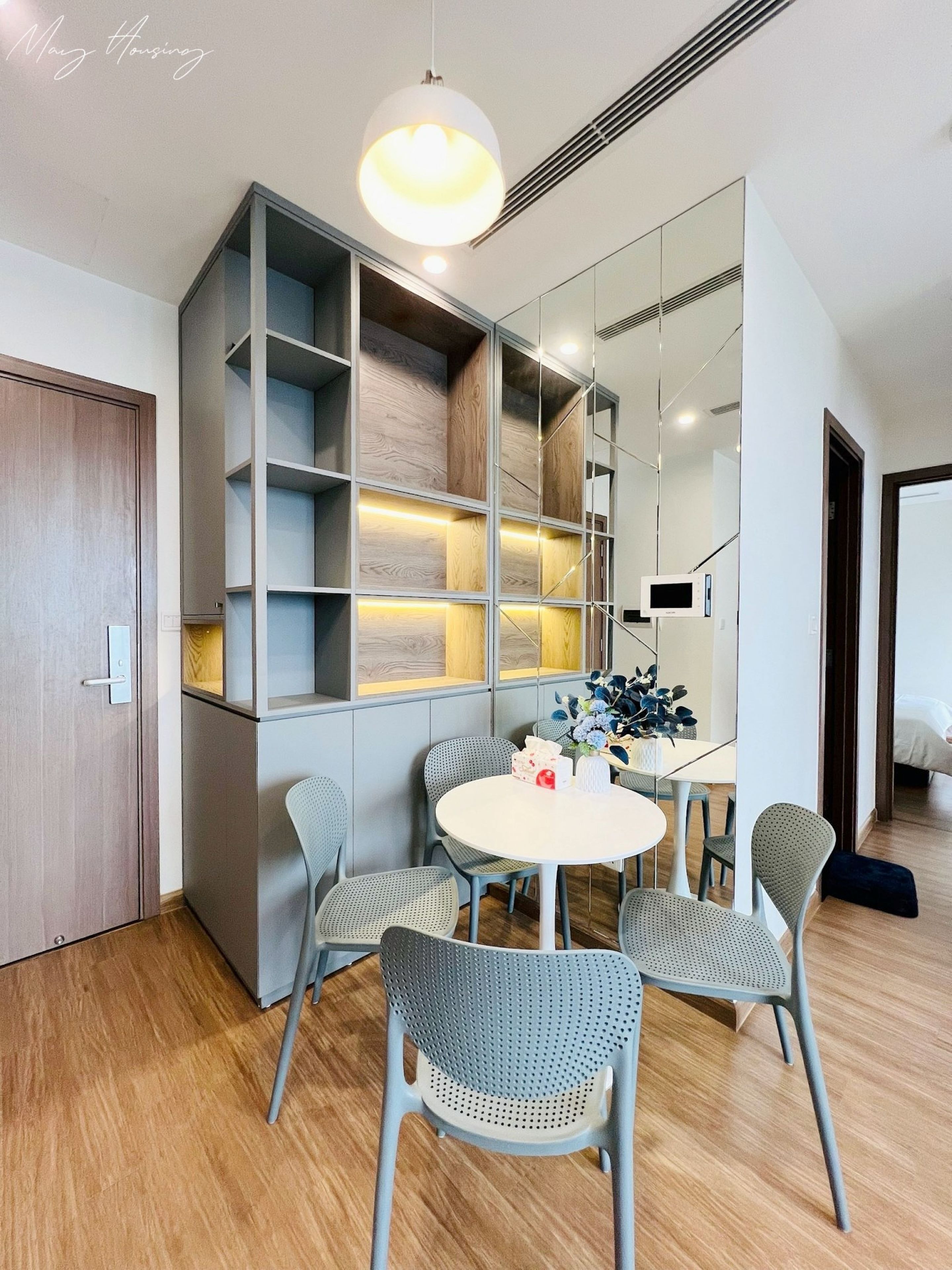Economy Apartment | Living area