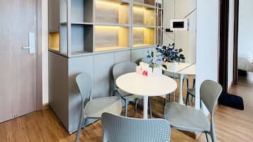 Economy Apartment | Living area