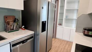 Classic Apartment, Balcony | Private kitchen | Mini-fridge, oven, stovetop, cookware/dishes/utensils