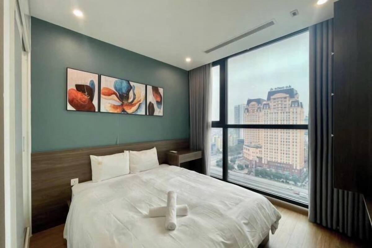 3 bedrooms, in-room safe, blackout curtains, free WiFi