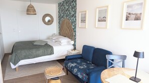 1 slaapkamer, een strijkplank/strijkijzer, gratis wifi, beddengoed