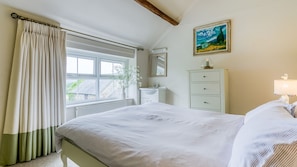 4 bedrooms, iron/ironing board, travel crib, free WiFi