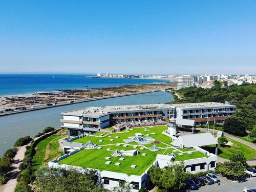 Appartement 2 chambres avec terrasse et garage privatif proche plage