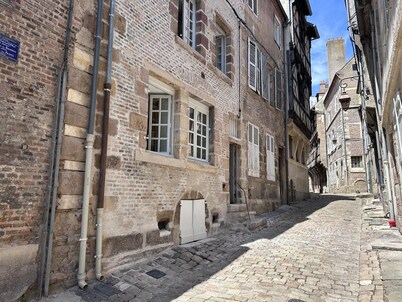 Historic Duplex Apartment in the Heart of Moulins - Modern Comfort and Character