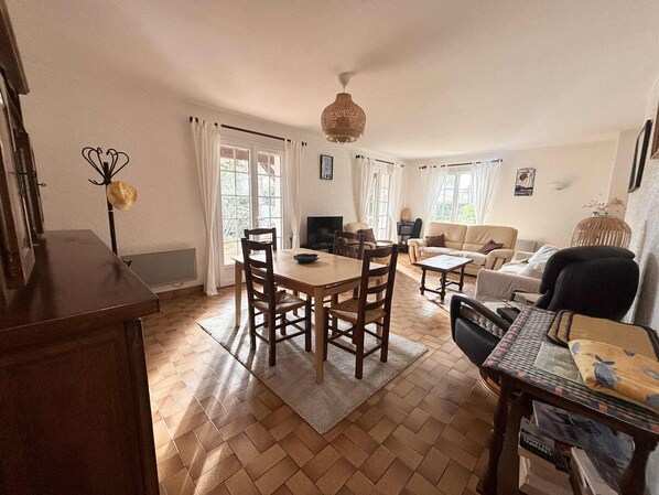 Televisio, pöytätennispöytä