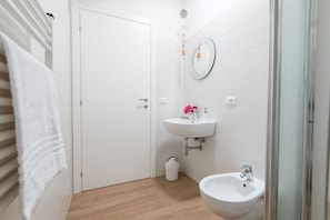 Apartment, 1 Schlafzimmer, Erdgeschoss | Badezimmer