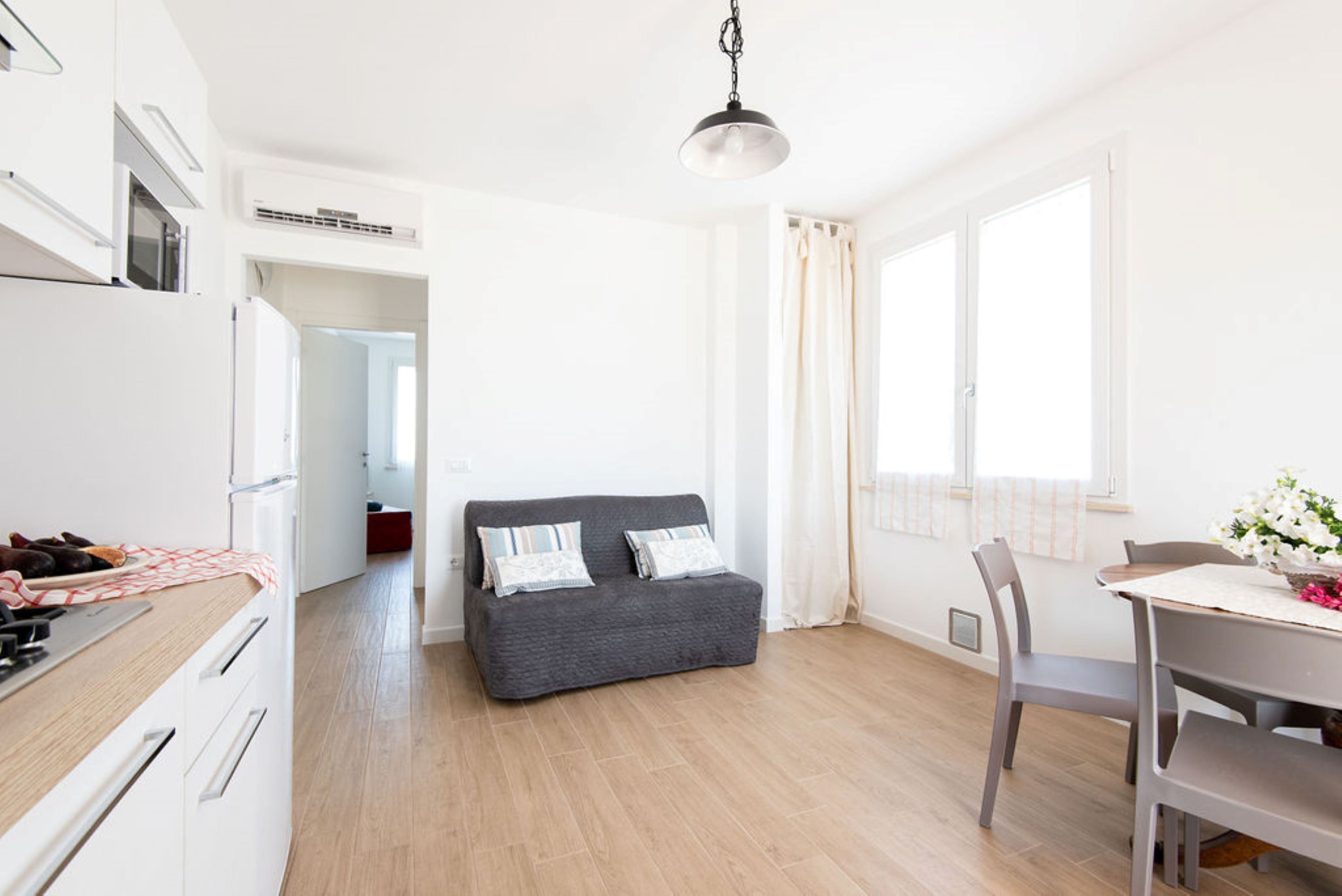 Appartamento, 1 camera da letto, al piano terra | Area soggiorno | TV a schermo piatto