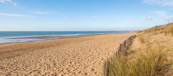 Last Minute! 8-Person Holiday Home with WiFi Near Beach in La Tranche-sur-Mer