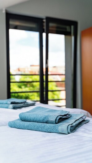 4 chambres, bureau, Wi-Fi, draps fournis
