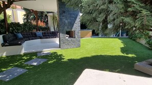 Terrace/patio - Welcome to your dream retreat at our exquisite loft-style villa. (Budapest)