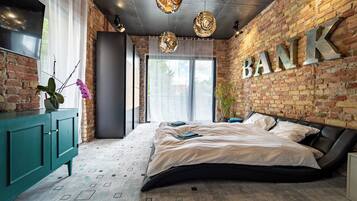 4 makuuhuonetta, työpöytä, Wi-Fi, vuodevaatteet