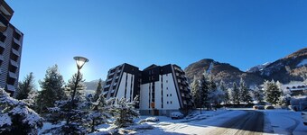 Apartment in the heart of the station with private parking