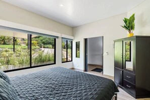 3 makuuhuonetta, työpöytä, silitysrauta/-lauta, Wi-Fi