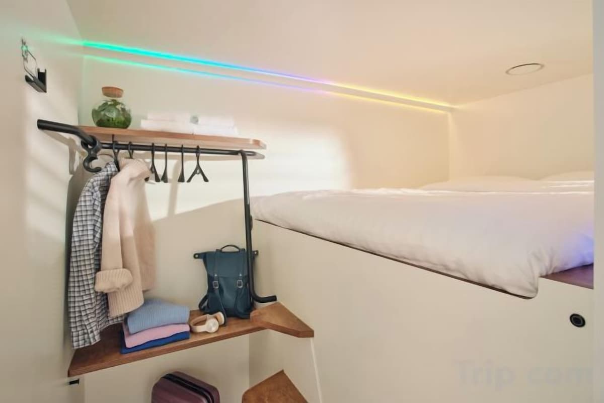 Sistema de insonorización, tabla de planchar con plancha y wifi gratis 