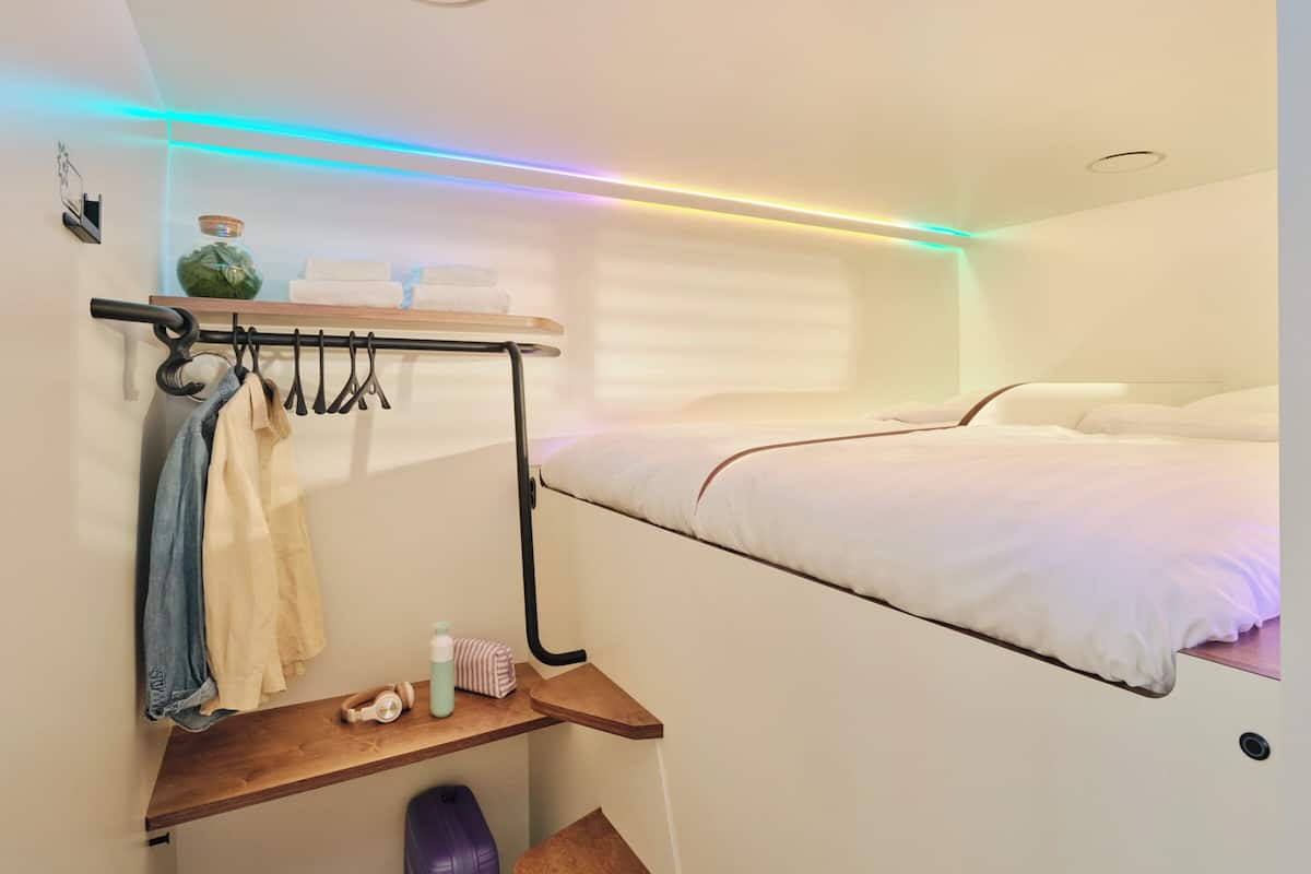 Twin Hub with Shared Bathroom | Geluiddichte muren, een strijkplank/strijkijzer, gratis wifi, beddengoed