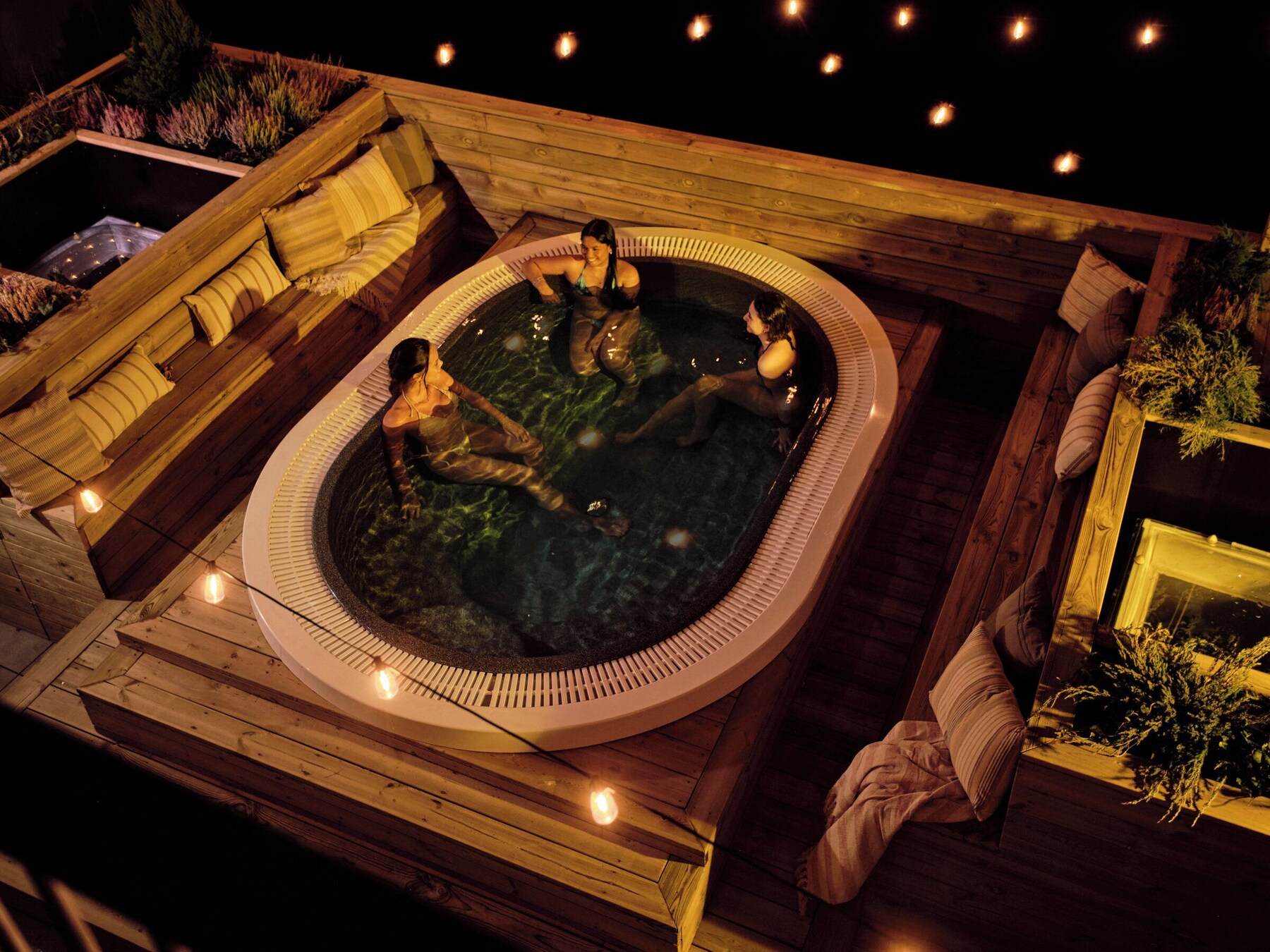 Outdoor spa tub