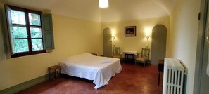 1 bedroom, bed sheets