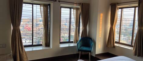 奢華客房, 私人浴室, 城市景觀 | 書桌、筆電工作空間、遮光布/窗簾、熨斗/熨衣板