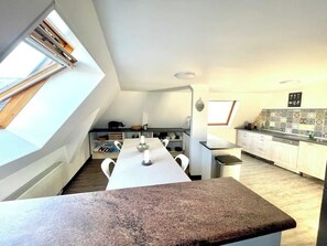 Private kitchen - Au Coeur du Champagne, Découvrez un Logement Spacieux et Lumineux ! (Reims)