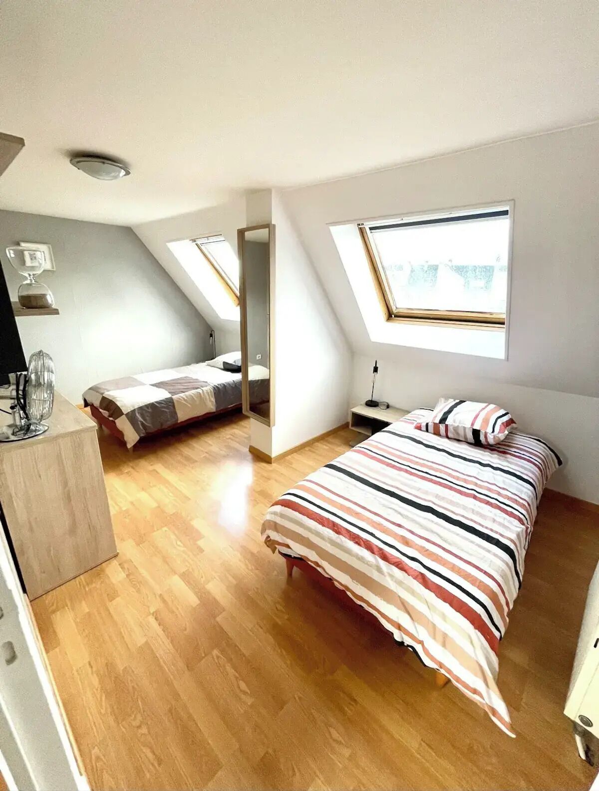 3 chambres, fer et planche à repasser, Wi-Fi, draps fournis