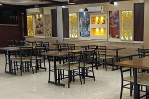 Restaurant - Hotel Shree Kanta (Gurugram)