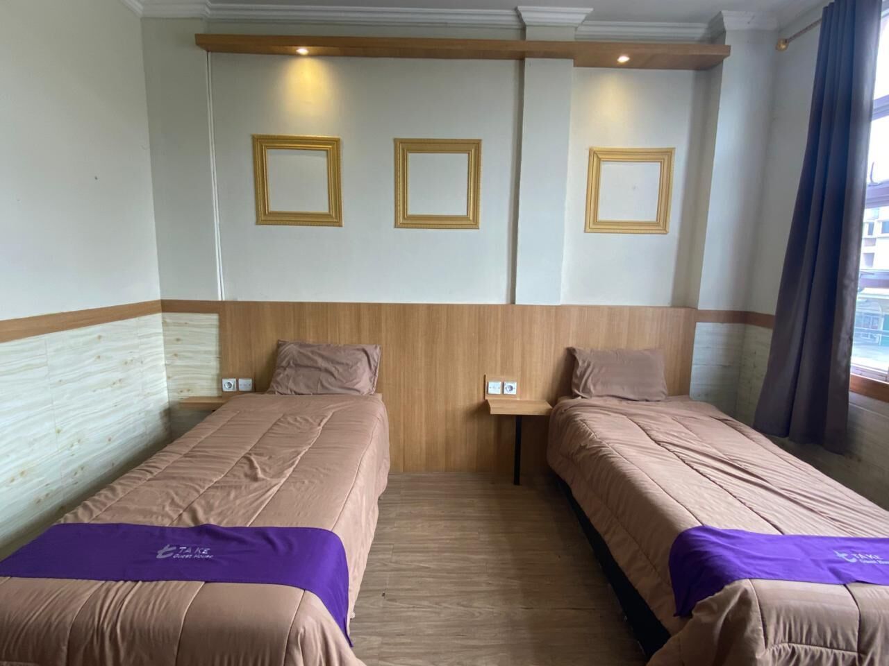 Habitació amb dos llits individuals Deluxe | Escriptori, wifi gratuïta i roba de llit 