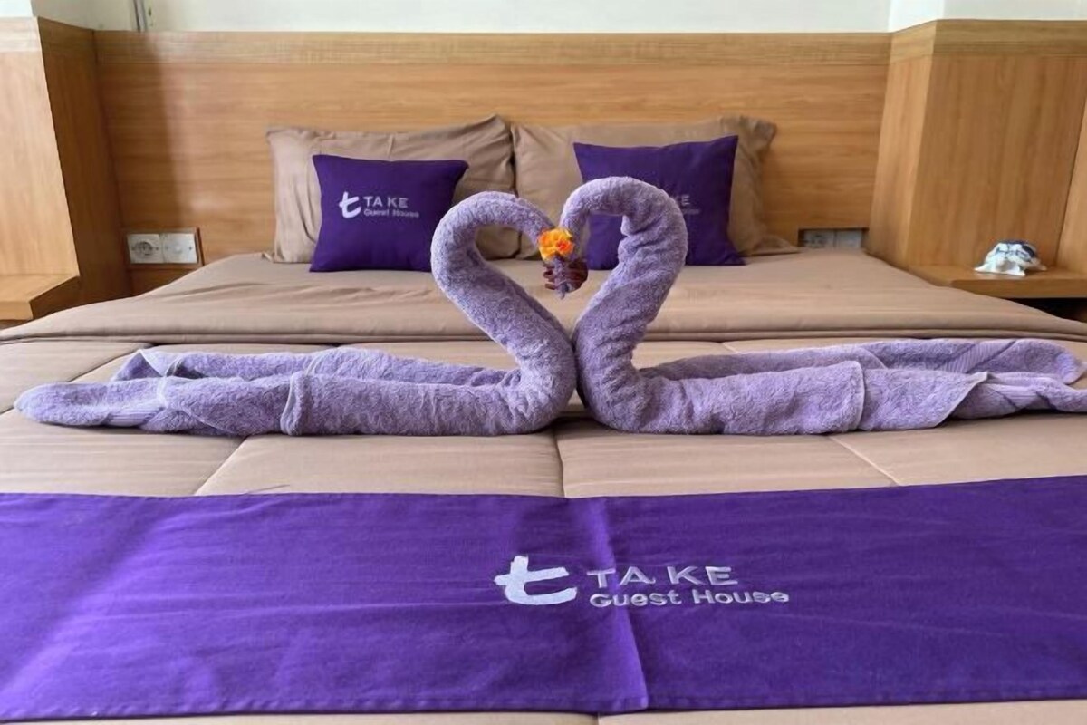 Desk, WiFi (free), individually decorated, bed sheets