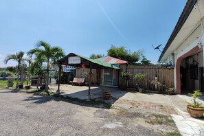 Exterior - Ovilla Home B&B (Sitiawan)
