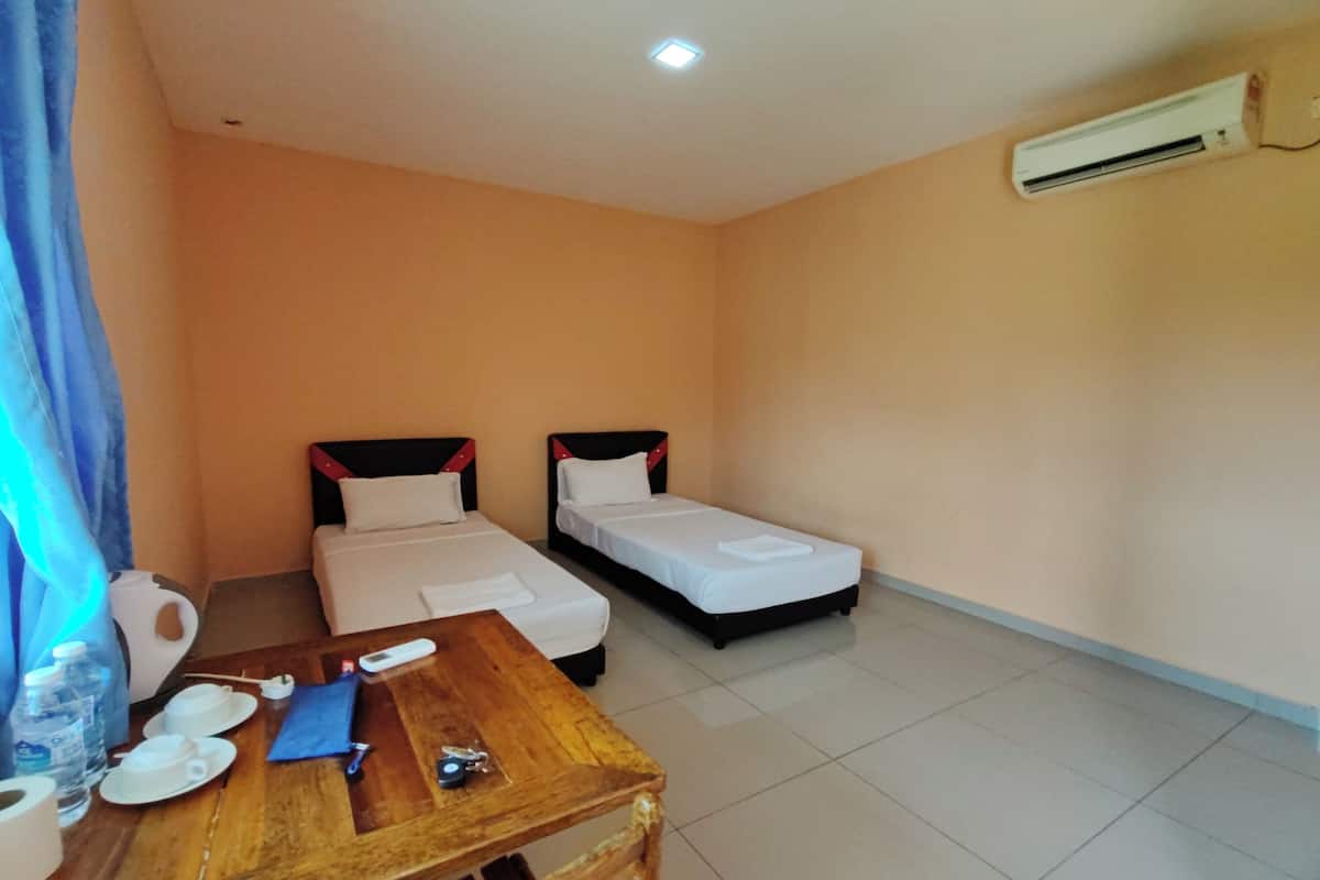 Habitación Deluxe con 2 camas individuales | Escritorio, wifi gratis y ropa de cama