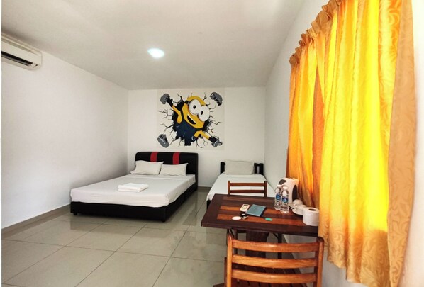 Deluxe Triple Room | Desk, free WiFi, bed sheets