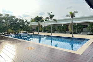 Kolam renang outdoor