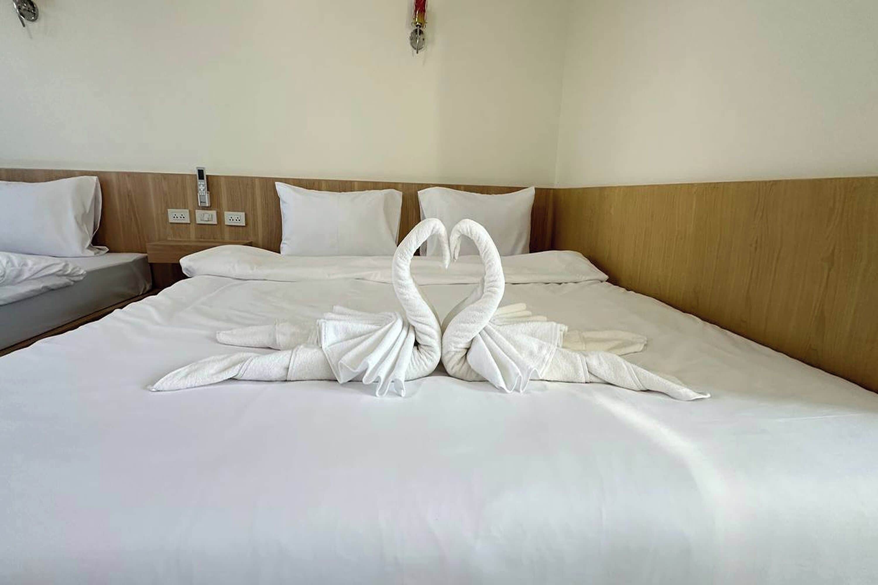 مكتب وواي فاي مجانًا وملاءات أسرّة