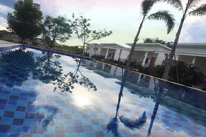 Outdoor pool - The White House P&N Hotel Chiang Rai (Wiang Chai)