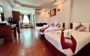 Standard Studio | Minibar, desk, free WiFi, bed sheets - Sawadeelanna Hotel (Nan)