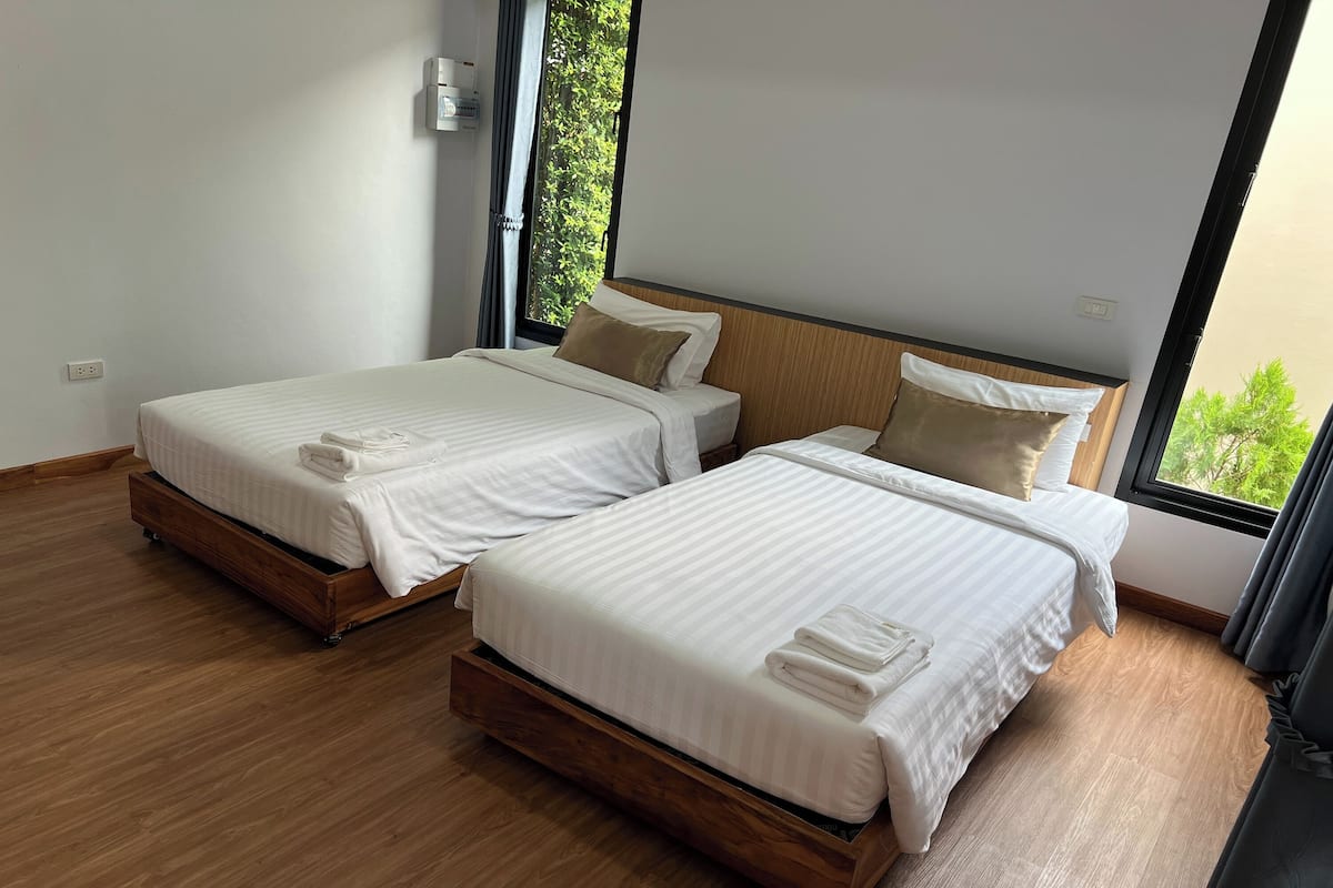 Superior Twin Room | Desk, blackout curtains, iron/ironing board, free WiFi