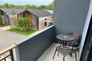 Standard Twin Room | Balcony view - Triple M Resort (Udon Thani)