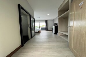 Standard Double Room | Desk, blackout curtains, iron/ironing board, free WiFi - Triple M Resort (Udon Thani)