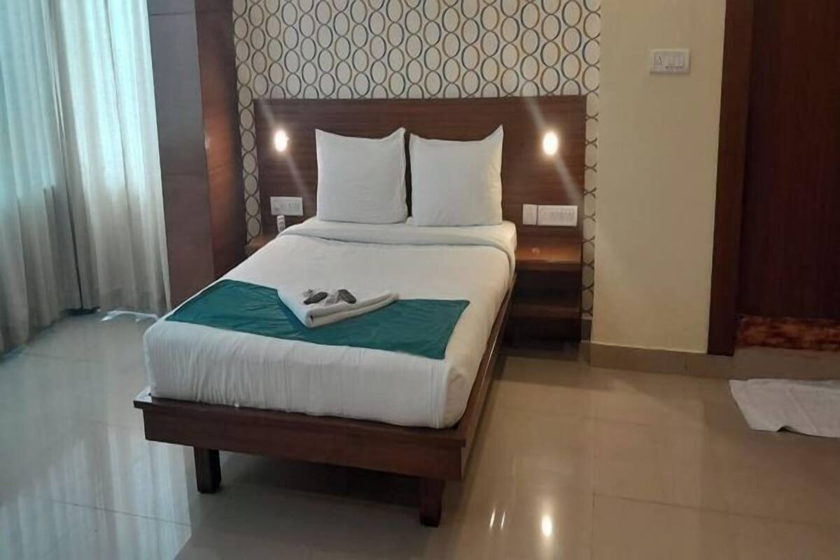 Minibar, desk, blackout drapes, free WiFi