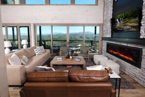 Televisión, chimenea, oficina