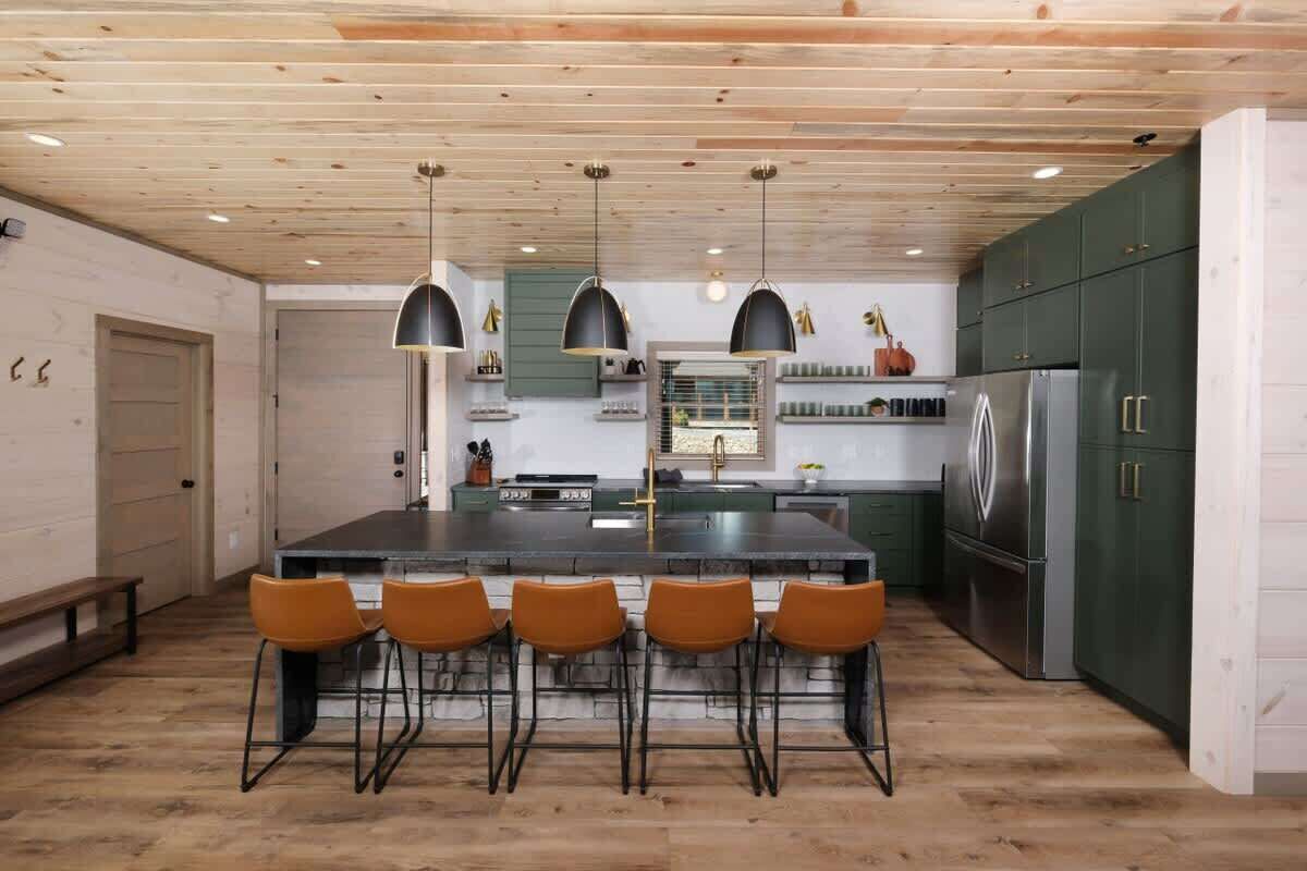 Køleskab, mikrobølgeovn, ovn, kogeplade