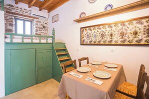 Dining - Amarantos-Traditional Village House-Apollona (7X58+G6V Apollona, Greece)